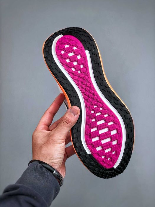 Nike_Vomero Plus White Fire Pink Hyper Crimson r.36