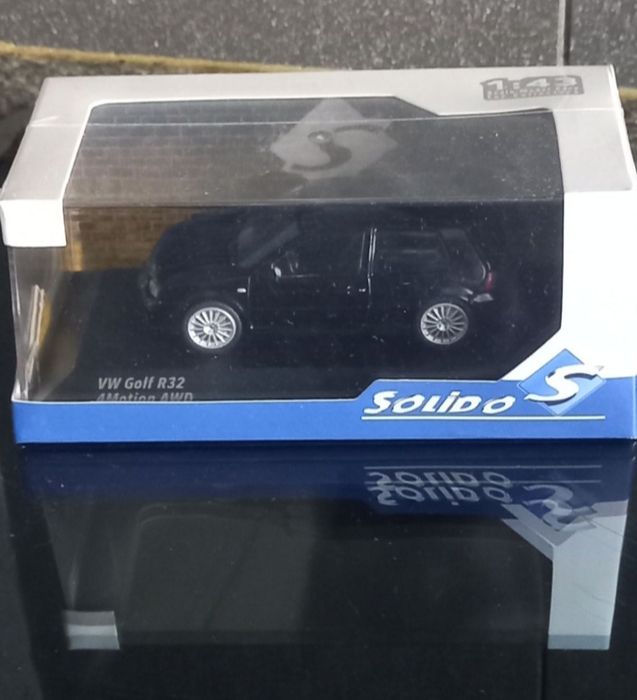 Golf R32 escala 1:43