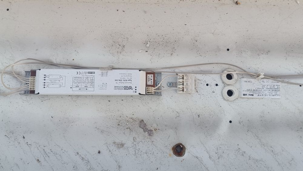 Oprawa lampa świetlówka