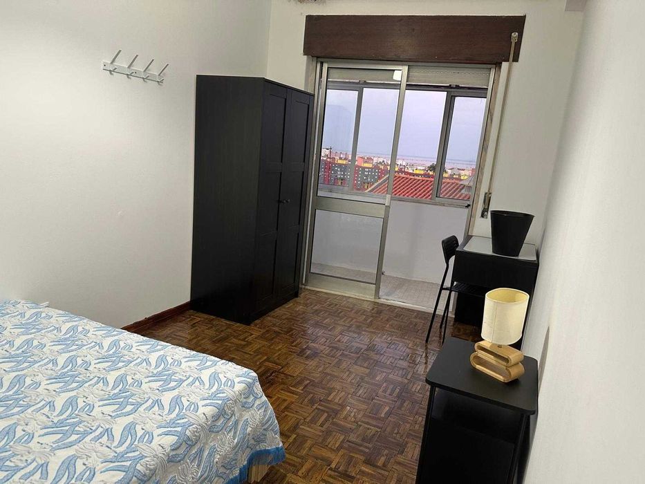 Quarto grande em zona sossegada, centro Lisboa