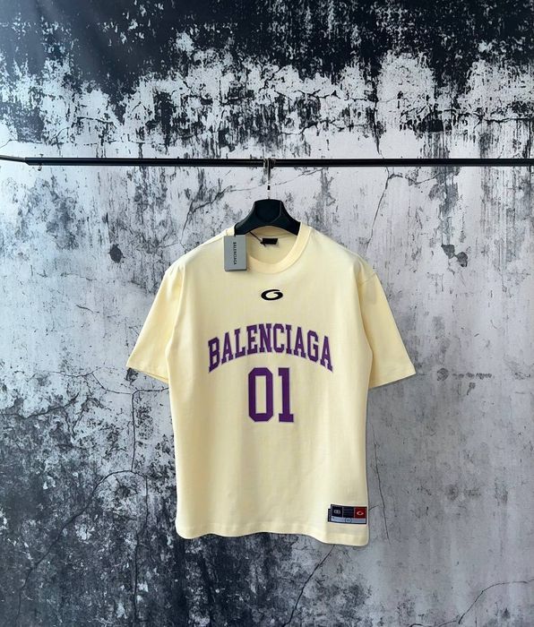 Стильна Футболка оверсайз  Balenciaga  унісекс