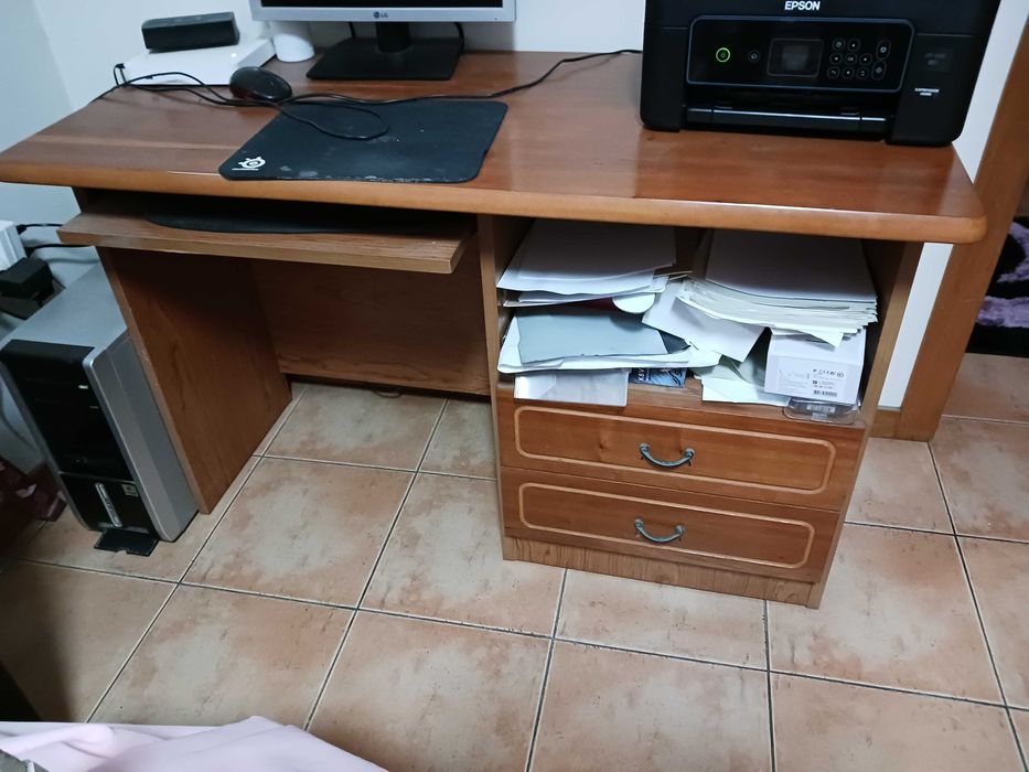 Secretária em cerejeira