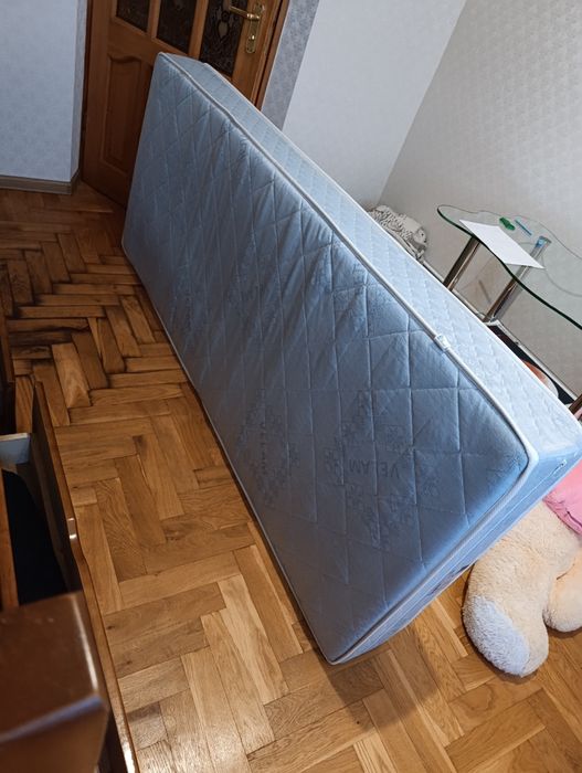 Комфортне ліжко 190х80 із шухлядами та матрацом