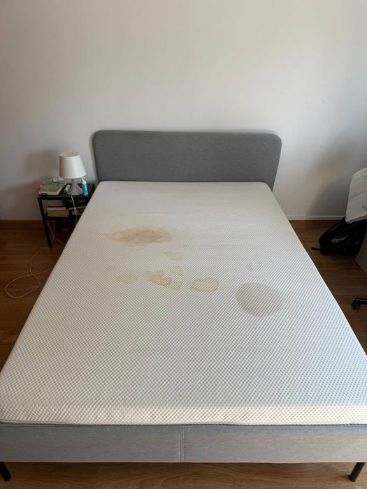 Cama de casal IKEA 140x200 + colchão + estrado