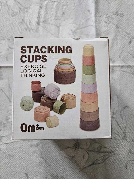 Torre de Copos Empilháveis em Silicone (9 Peças) - NOVO