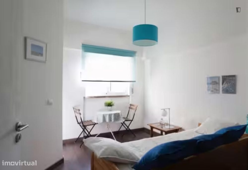 Quarto - localizado em Olaias Lisbon