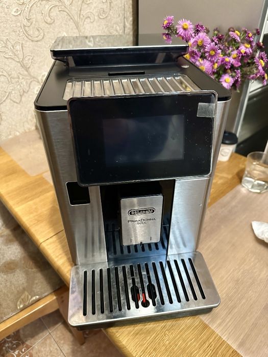 Кавомашина Delonghi ECAM 610.75 MB