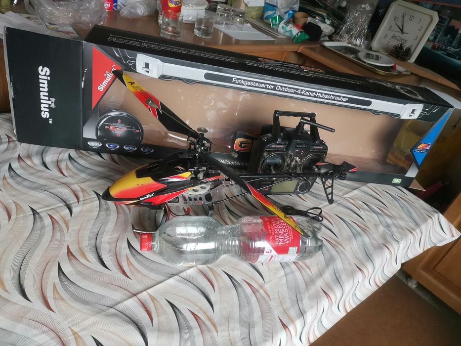 Helikopter zdalnie sterowany.