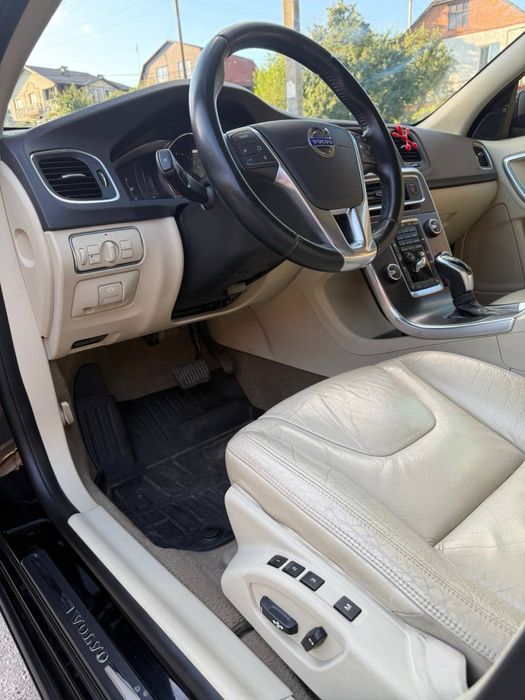 Volvo s60 2013 рік