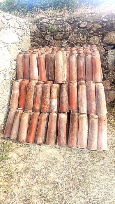 Telhas nacionais antigas em bom estado