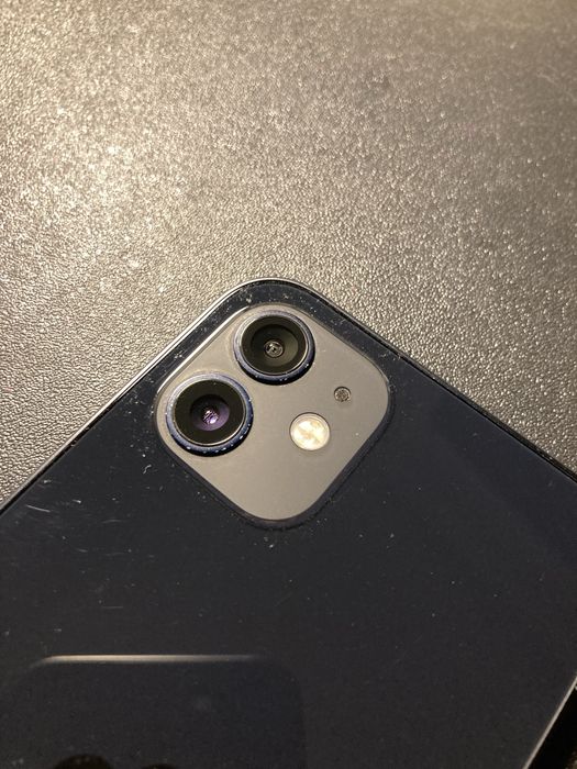 IPhone 12 em boas condiçoes