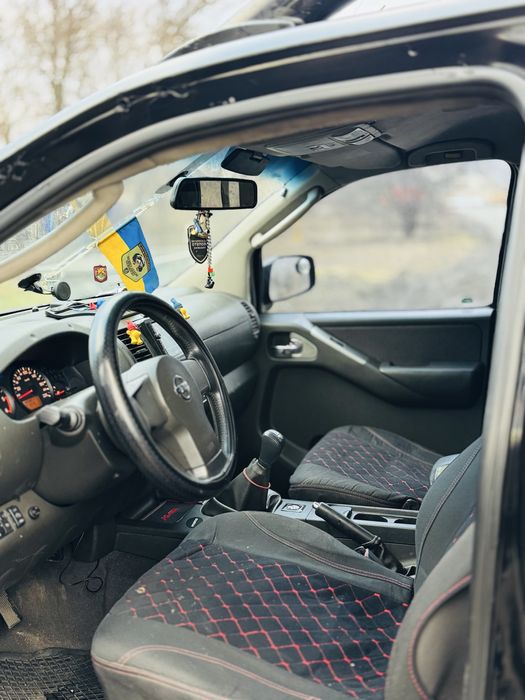 Продам Nissan Navara D40 2.5 дизедь 4х4 2007.г (ЛЕВЫЙ РУЛЬ)