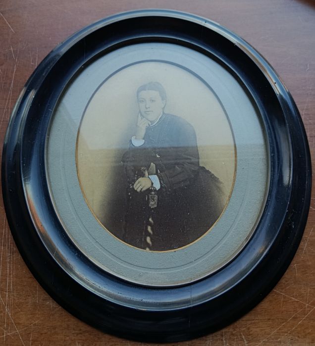 Stare zdjęcie w owalnej ramce duże
