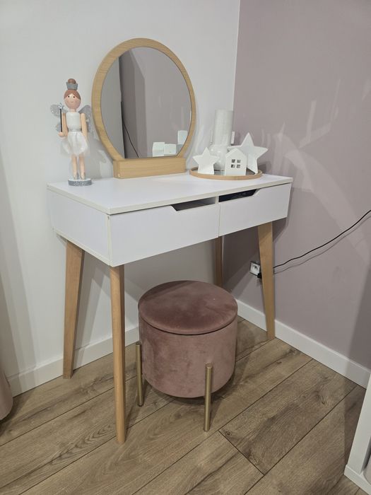 Toaletka biało- drewniana