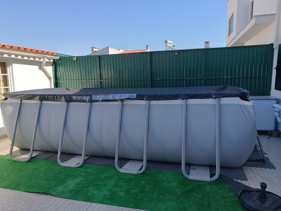 Piscina desmontável Usada Bestway 4,88×2,44×1,22