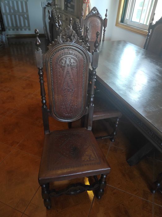 Mesa de jantar com 8 cadeiras