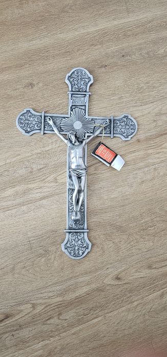 Crucifixo em estanho