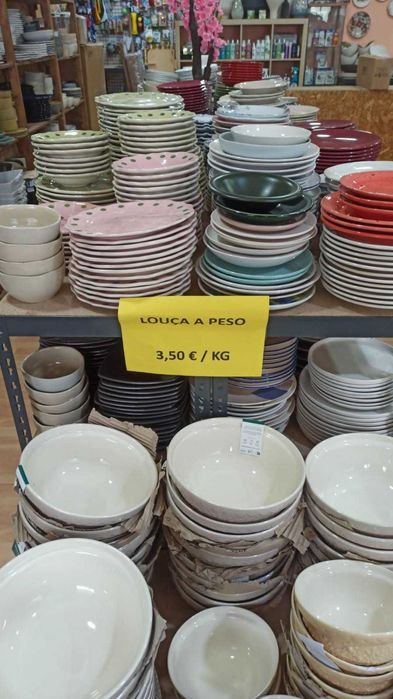 Andorinha em cerâmica louça