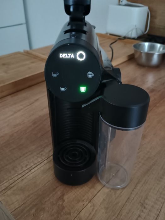 Ekspres do kawy na kapsułki delta Q milk