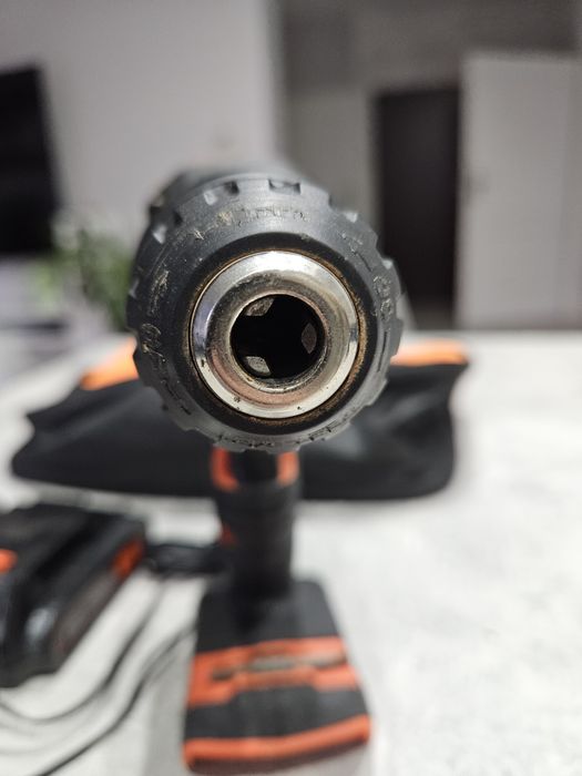 Wkrętarko wiertarka Black&Decker BCD700s