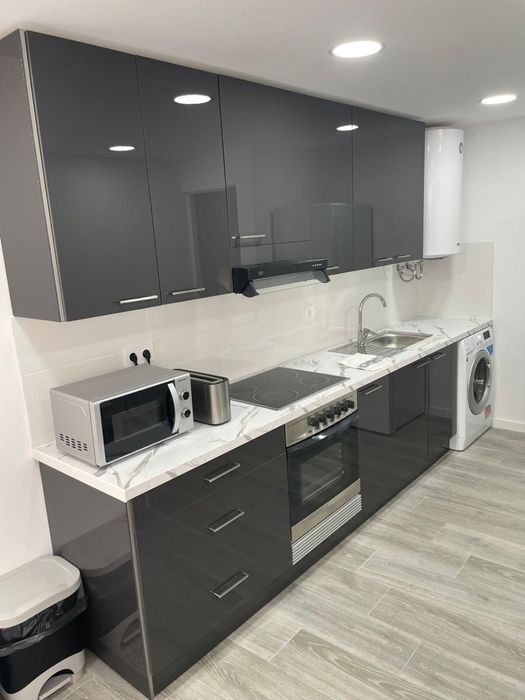 Aluga-se Qurto Mobilado a Rigor  a Estudante Serra da Luz/Pontinha