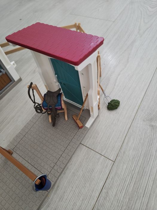 Schleich centrum jeździeckie42567/klatka dla królików 42728