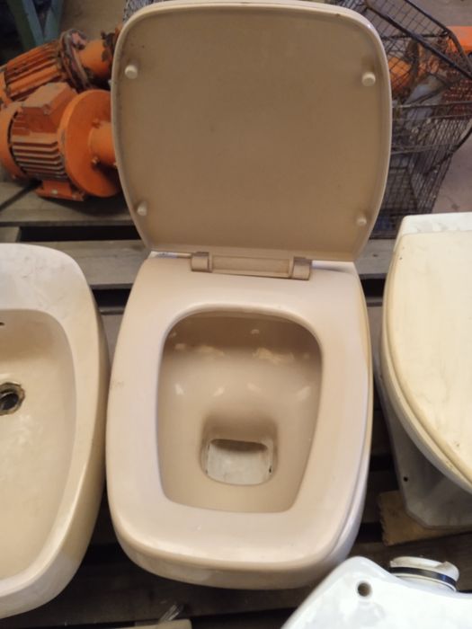 Sanitas 10 beije e branco com tampas