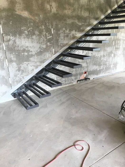 Schody półkowe do samodzielnego montażu