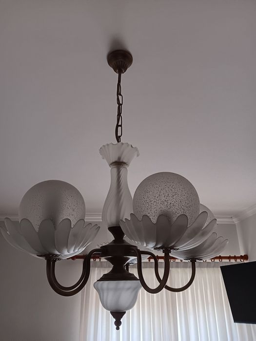 Candeeiro de teto e de mesa cabeceira pouco uso,  estado novo