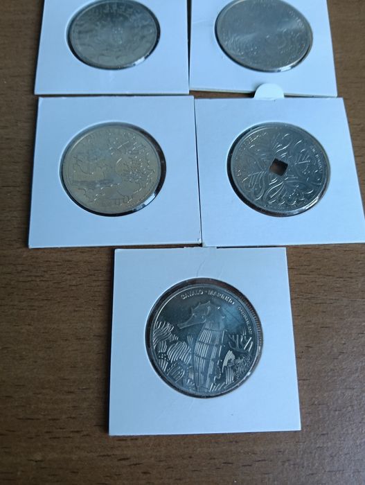 4 moedas de 5€ e uma de 7,5€