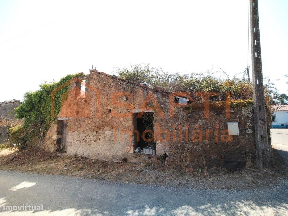 Rúina T3 , Com Um Anexo Pronto A Habitar, Caravana Com 8Mt E 7.945 ...