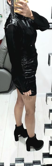 Czarna sukienka  satynowa  roz. S/M marszczona