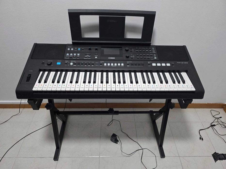 Teclado Yamaha PSR-E483 como novo (menos de 5h de uso) com suporte