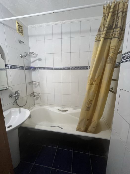 Продам 4-х кімнатну квартив , 80м2 в цегляному будинку по пр-т Миру