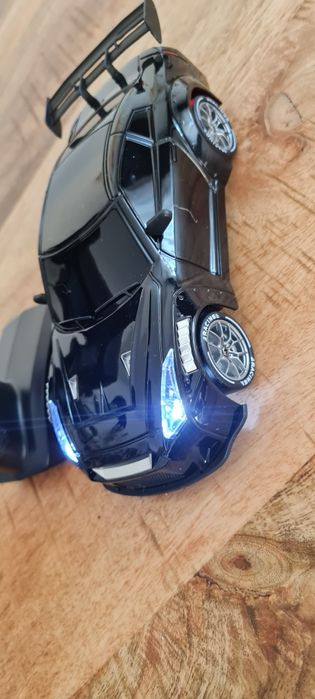 Zdalnie sterowany model do driftu