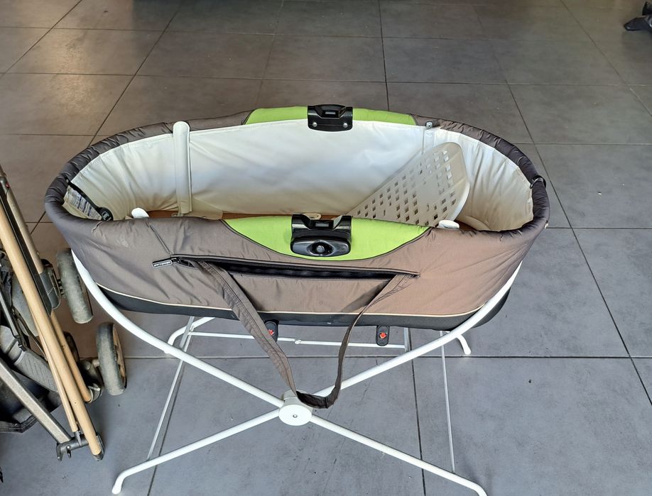 Berçário de bebé em ferro + carrinho de bebé (conjunto)