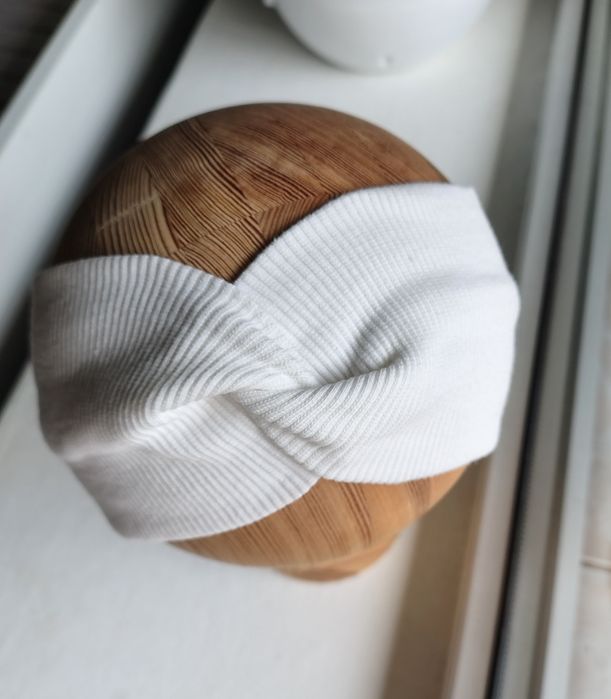 Opaska ecru przeplatana prążek prążkowana elastyczna szeroka biała wio