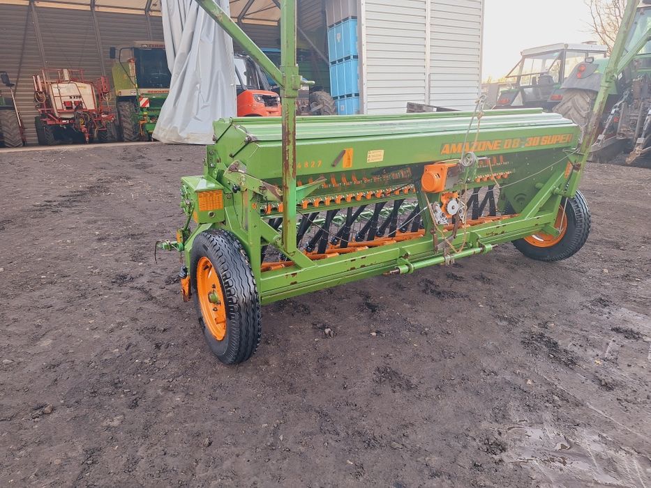 Siewnik zbożowy Amazone D8 Super 3m  stan bdb nie Hassia