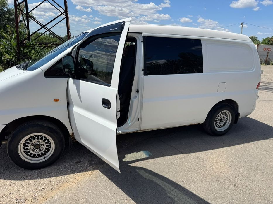 HYUNDAI H-1 2001 VIN KMJWVH7FP1U333398 фото оголошення 2 з 9