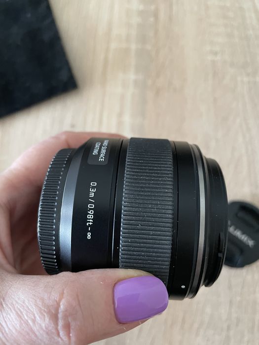Panasonic Leica DG Summilux 25mm f/1.4 ASPH