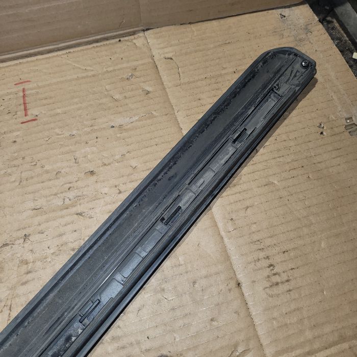 Listwa dolna drzwi przód prawa audi a4 b7 2006r LY9B