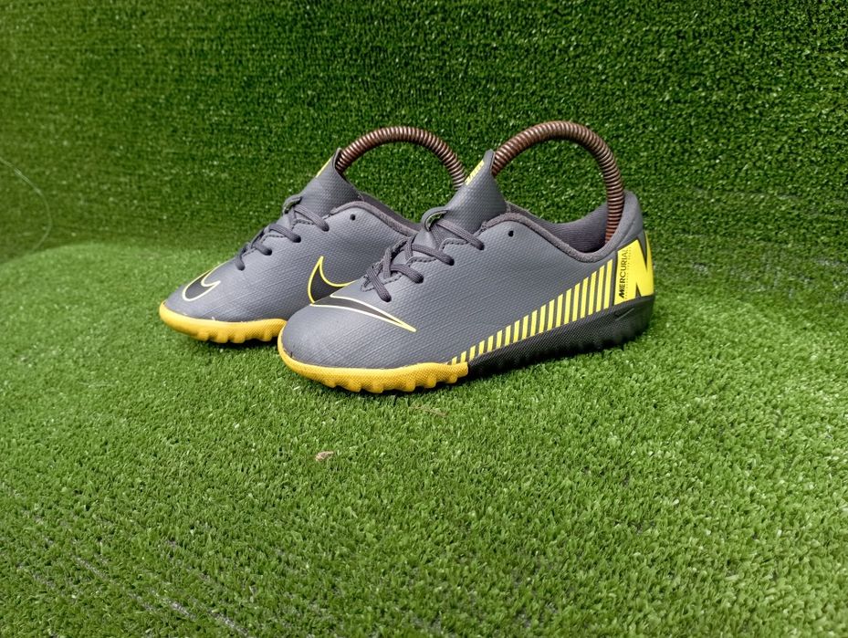 Дитячі кросівки сороконожки nike vapor