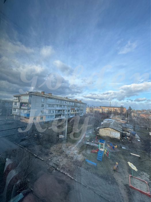 Продам 2-х кімнатну. КВАРТИРУ+ РЕМОНТ, ЦЕНТР, Комора 25м2 с.РЕВНЕ