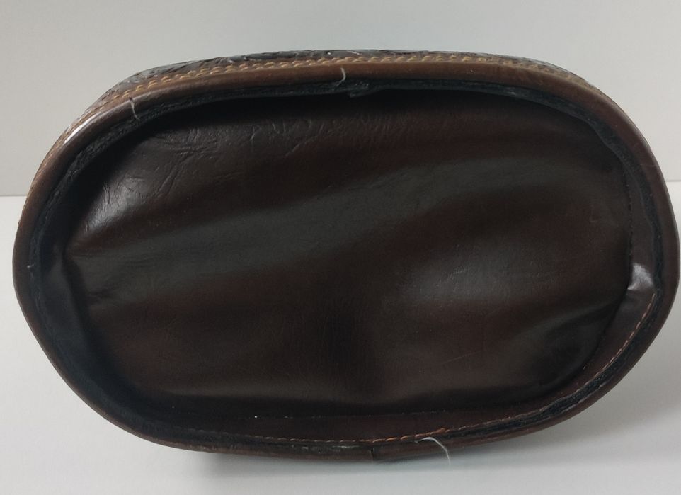 Piękna torebka ze skóry tłoczonej w kwiaty