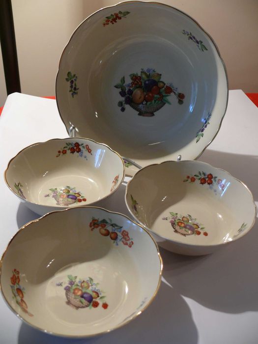 Kompotierki kolekcjonerski  fabryka porcelany Chodzież sygnowany.