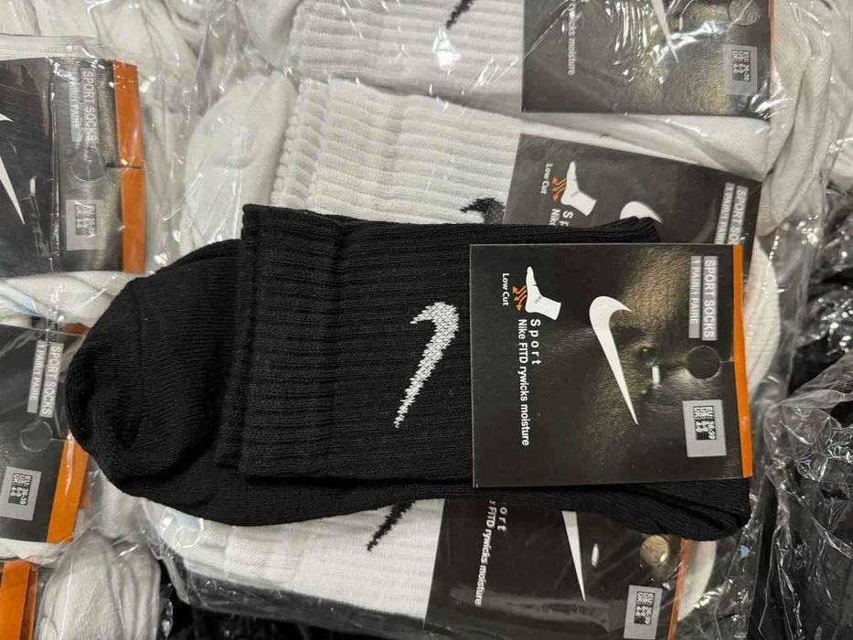 Skarpety Nike 3 pary bialych i 3 pary czarnych