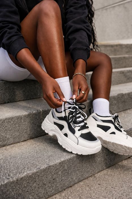 Sneakersy na grubej podeszwie chunky czarno-białe 37.5