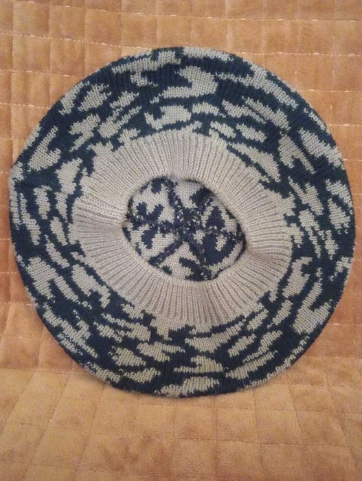 Sprzedam beret panterka karmelowy czarny
