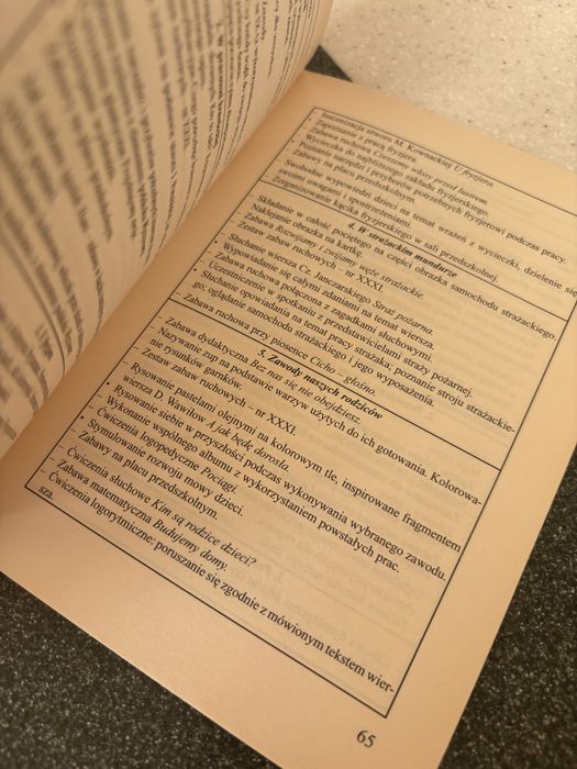 Ksiazka Czterolatek bawie sie i ucze Wychowanie przedszkolne