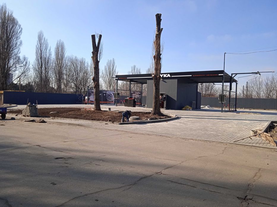 Продам Автосалон (земля)